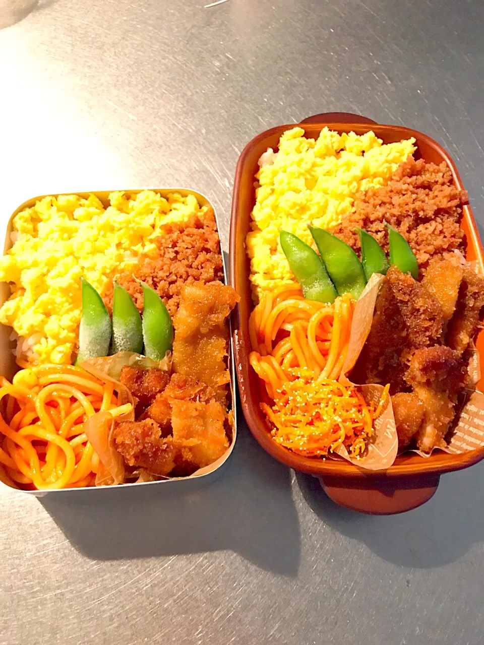 Snapdishの料理写真:オレンジ色弁当
そぼろ  トンカツの甘辛煮  にんじんしりしり  パスタ  枝豆|あーのさん