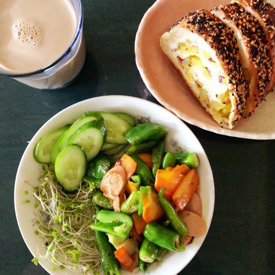 おさつのパンと野菜ソテー|まっさんさん