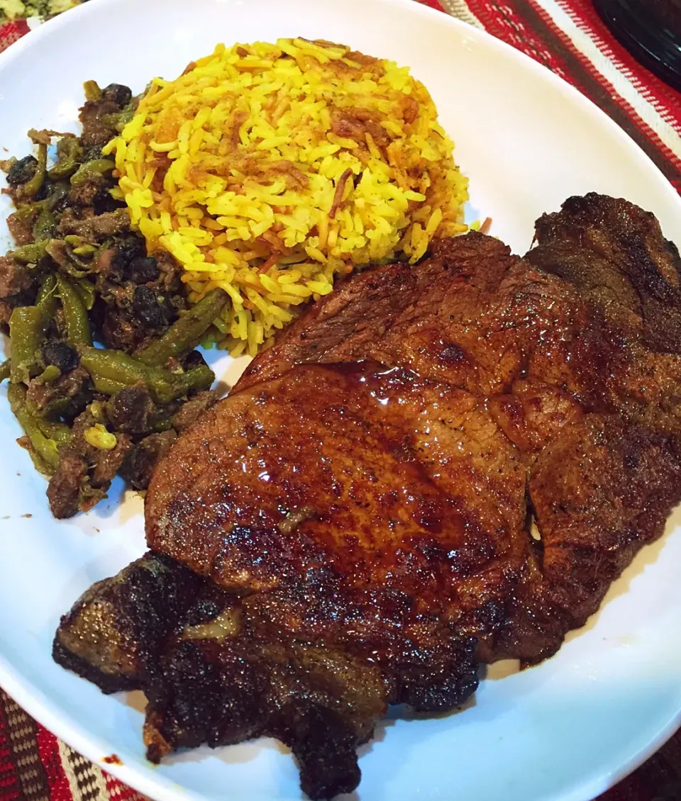 Ribeye Steak with Yellow Rice and Stir fried green beans with black.beans.|Alma's Home Kitchenさん