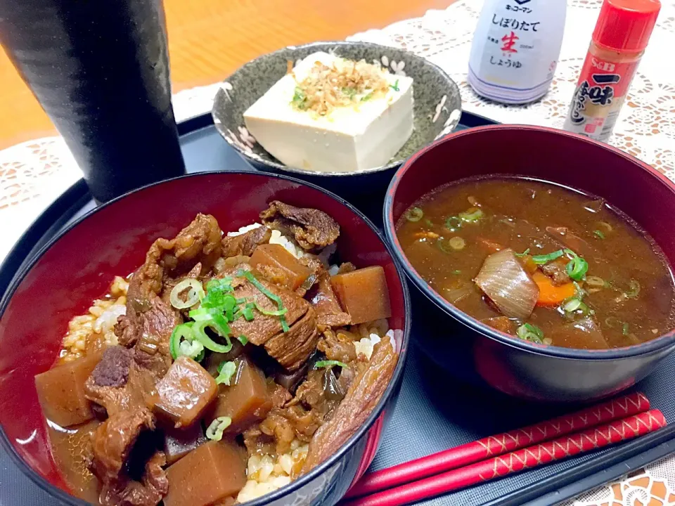 味噌牛すじ煮込み丼と八丁味噌の豚汁💓|makoさん