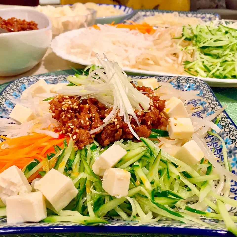 じゃじゃ麺！セルフでお好きにトッピングしてね💕🎶😊|Mayumiさん