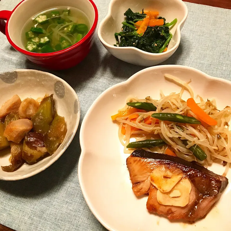 Snapdishの料理写真:ぶりのにんにく醤油焼き♡なすと里芋の煮物♡モロヘイヤのごま和え♡オクラのスープ♡|まゆかさん