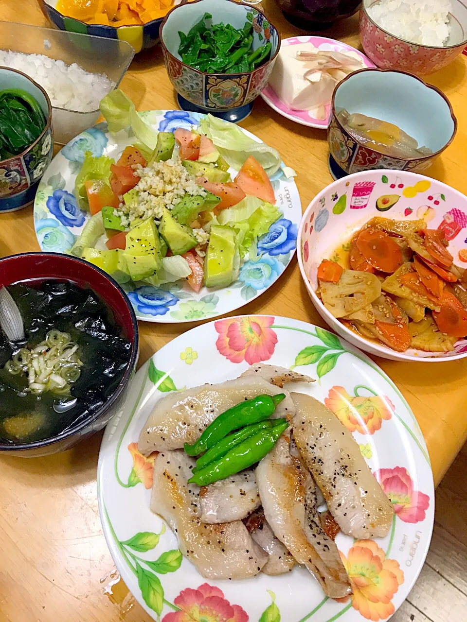 Snapdishの料理写真:トマトとアボカドのサラダ by エスビー食品|ＳＵＺＵＫＩさん