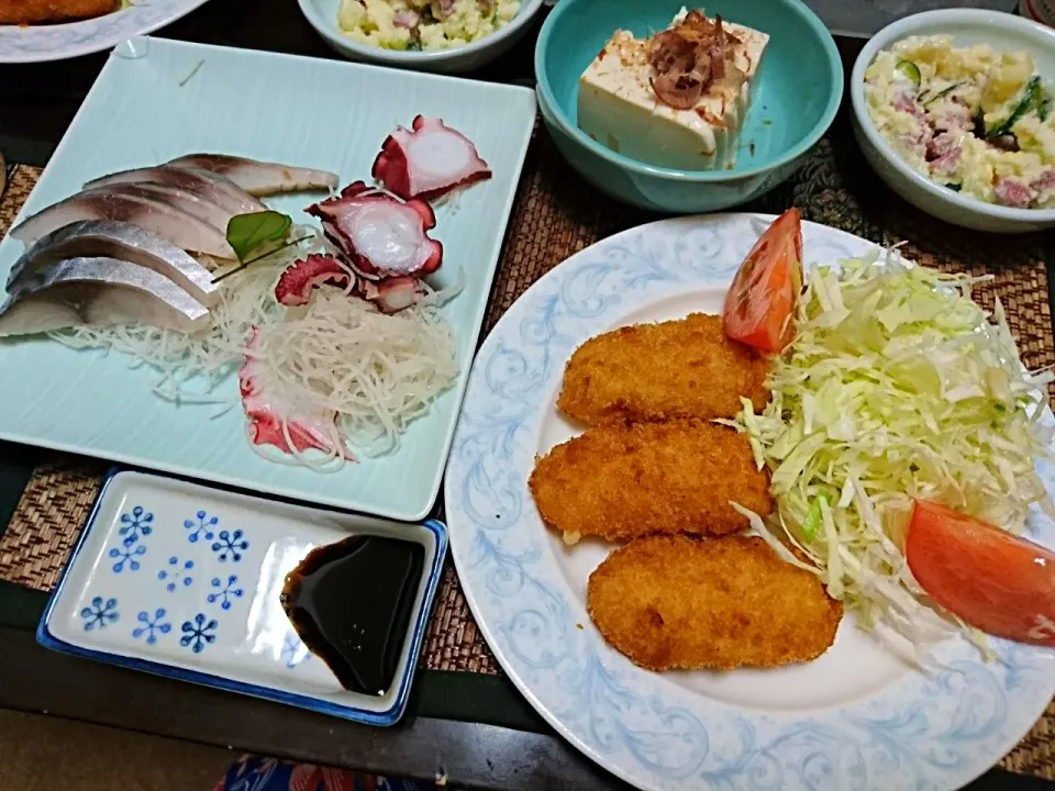 Snapdishの料理写真:タコの刺身とシメサバ&鳥ささみフライ&ポテトサラダ&冷奴|まぐろさん