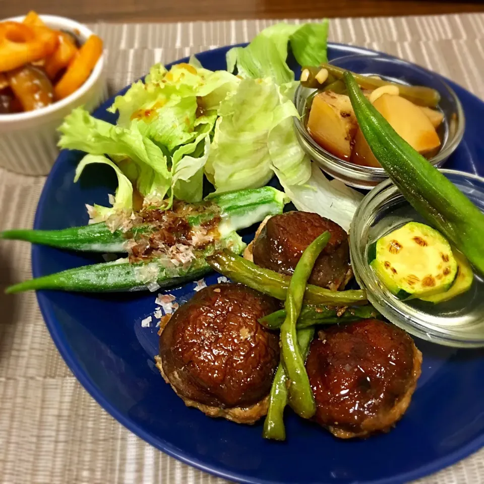 Snapdishの料理写真:椎茸の肉詰め
ナスとれんこんの甘酢ケチャップ炒め
オクラのチーズ焼き|たまさん