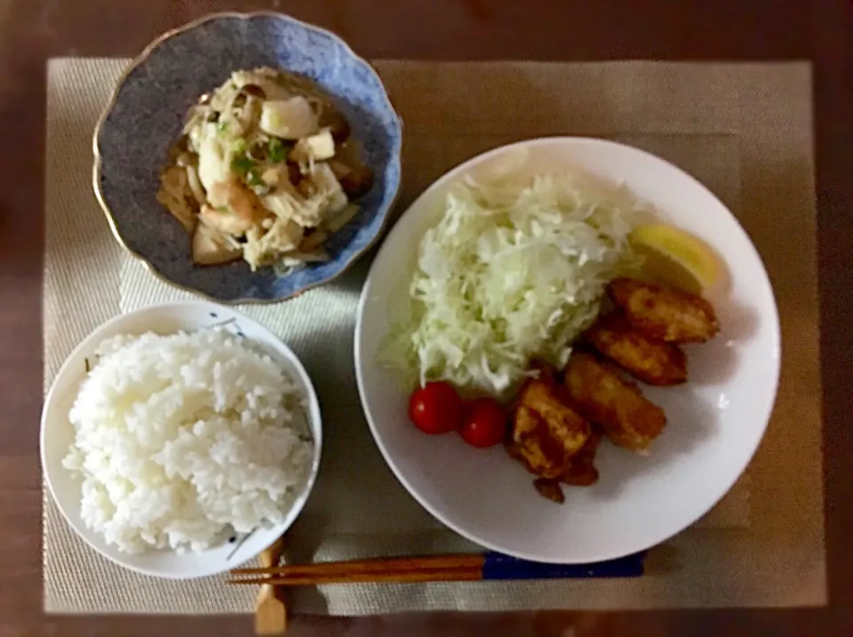 Snapdishの料理写真:鶏胸肉の唐揚げ きのことシーフードのガーリック炒め|みーぬさん