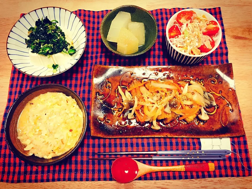 Snapdishの料理写真:よるごはん♡



#アジの南蛮漬け#冬瓜煮#冷奴ねばねばのせ#サラダ#雑穀キムチ雑炊#お家ごはん#よるごはん|ゆかさん