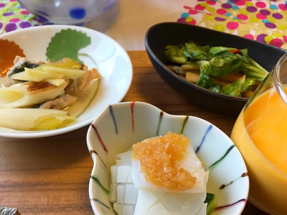 Snapdishの料理写真:イカ🦑ときゅうり🥒の生姜ソース、セロリの醤油漬け、さば🐟とネギの焼き浸し|mykeyさん