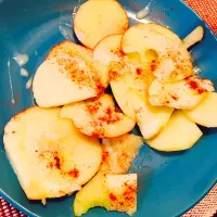 Apples with condensed milk and cinnamon|Deborah Santillan Castellanosさん