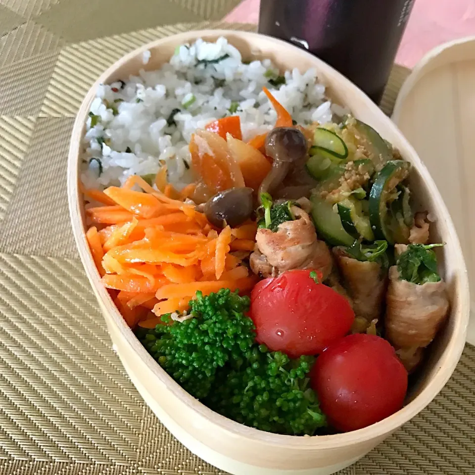 今日のお弁当🍱
豆苗の肉巻き・ズッキーニのおひたし入り いってらっしゃい👋😊|mokoさん