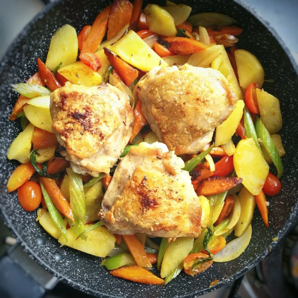 Roasted chicken with vegetables|Eat in Thaiさん