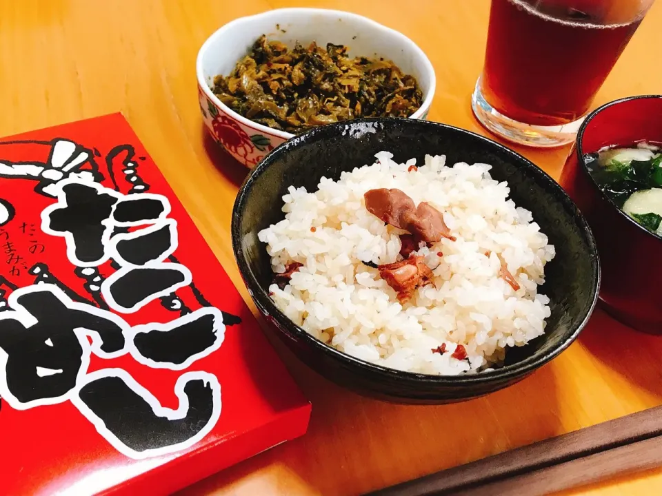 友人が福岡から送ってくれた、タコ飯と明太高菜😊🍺 メッチャ美味しい😊👍|ジイジさん