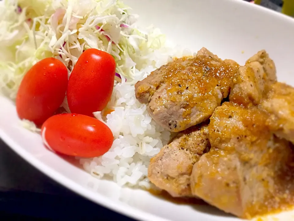 Snapdishの料理写真:豚ヒレソテー丼★|RIEママさん