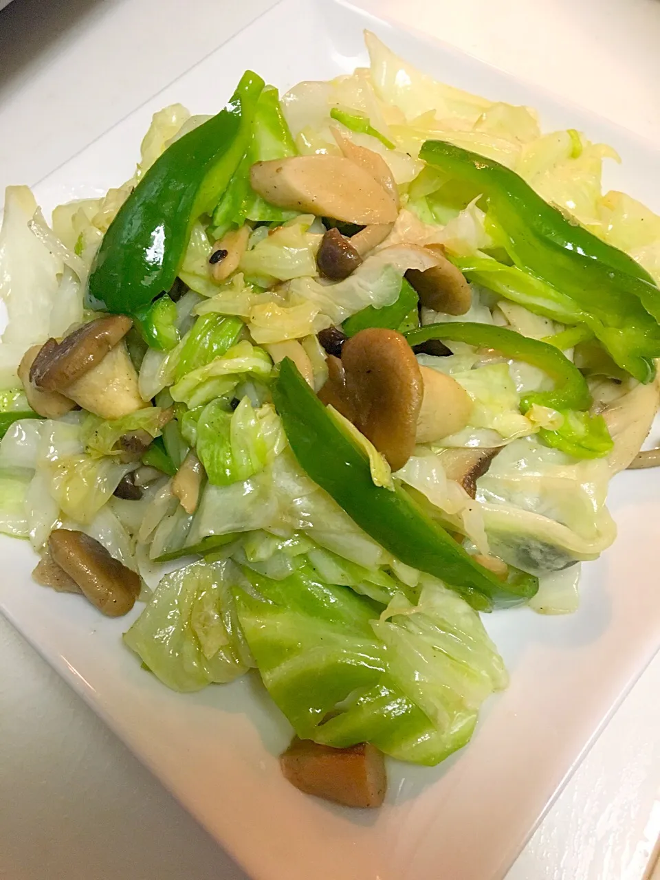 冷凍してた。キノコ🍄達。
野菜炒めにしました！|abekoさん