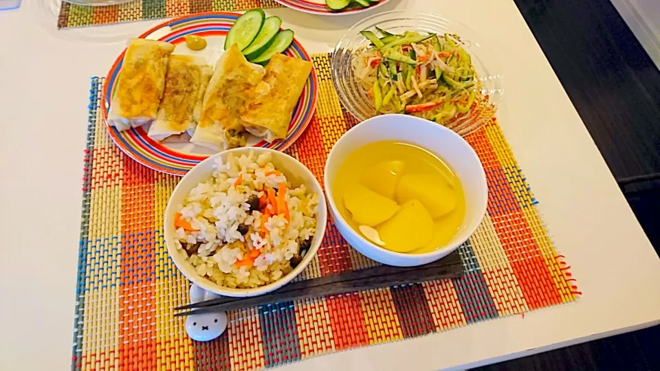 Snapdishの料理写真:今日の夕食 めかじきと豆苗の春巻き、春雨サラダ、しめじの塩麹炊き込みご飯、じゃがいもの白だしスープ|pinknari🐰🌈さん