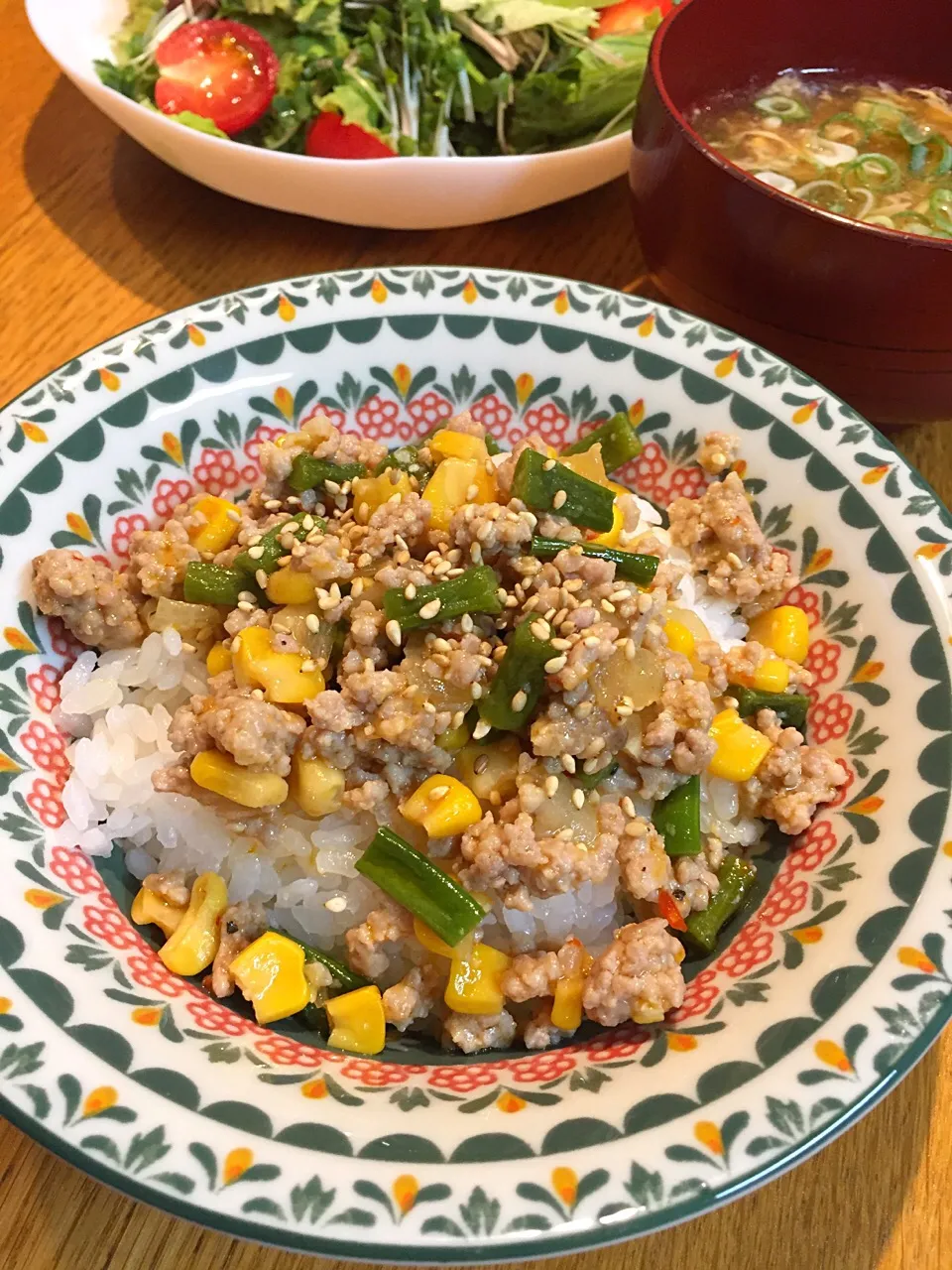 ひき肉とコーンの味噌バター炒め  ご飯にのせて|まつださんさん