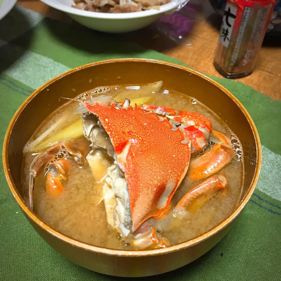 #お夕飯 #みそ汁

今日のお夕飯に、カニ汁〜！蟹汁🦀〜！蟹のお出汁が美味しかった💗|renharuruさん