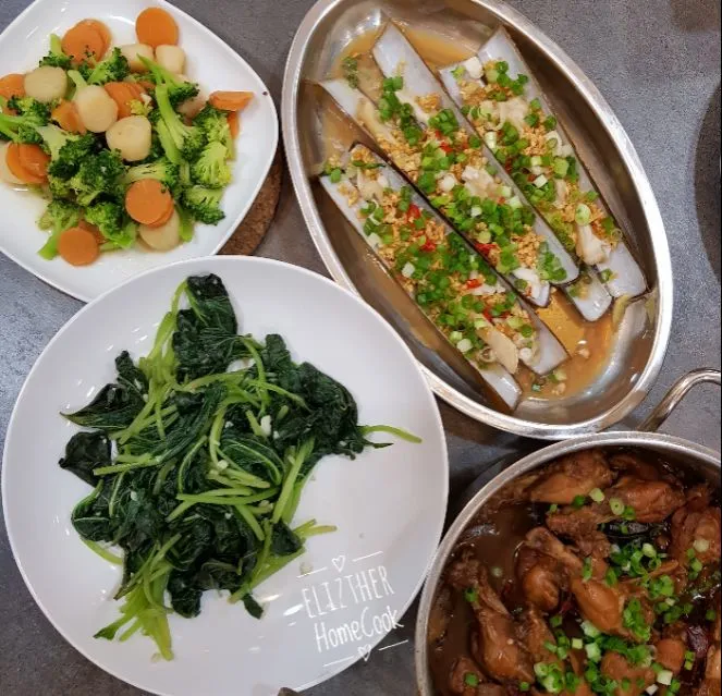 Carrots Broccoli with Scallops + 
Steamed Bamboo Clam + 
Stir fry Chicken with Black Fungus & Mushroom + 
Stir fry Sweet Potato Leaves 
#elizhomecook #cookingth|Esther Eliz Limさん