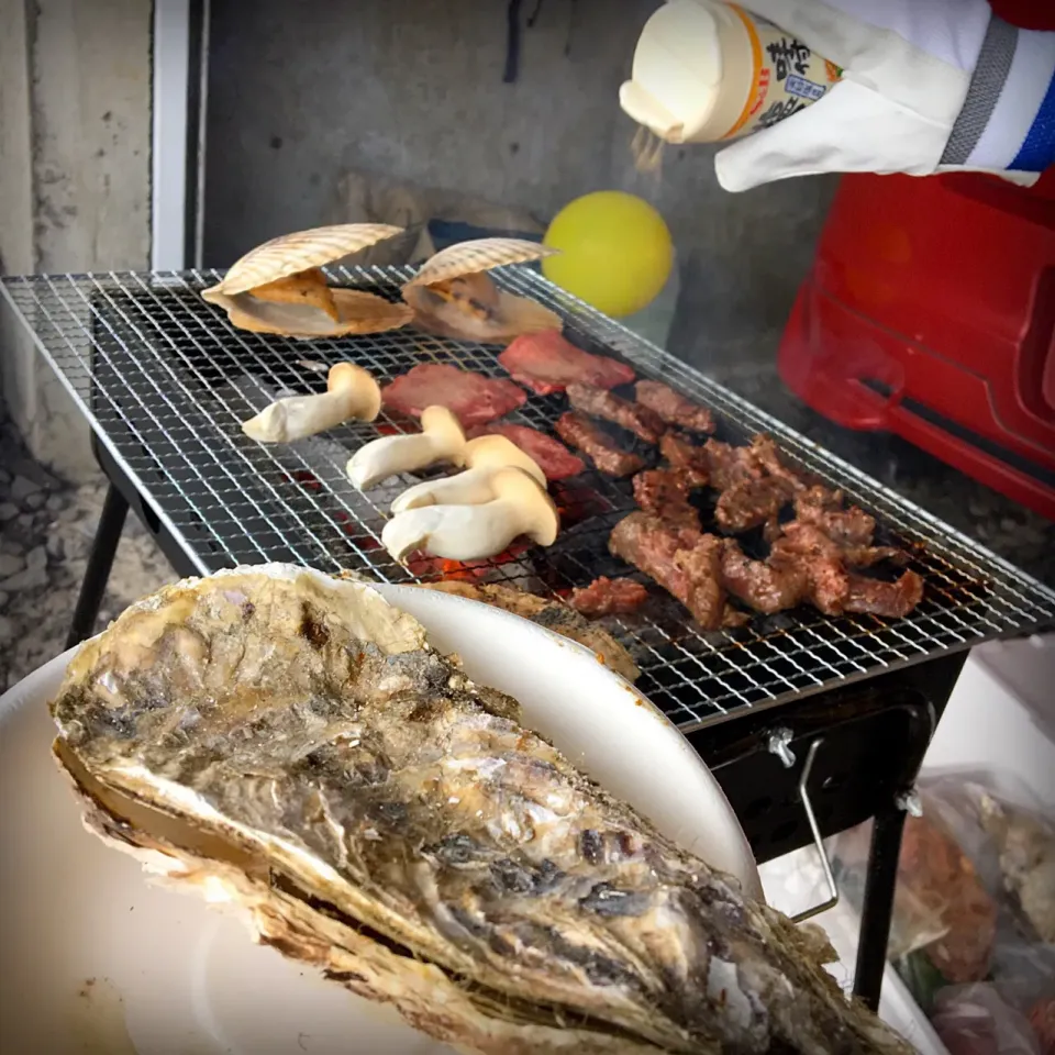 #焼き肉#BBQ🍖  お肉に牡蠣にホタテに〜！ 男子はよく食べる🎵幸せ幸せ！|renharuruさん