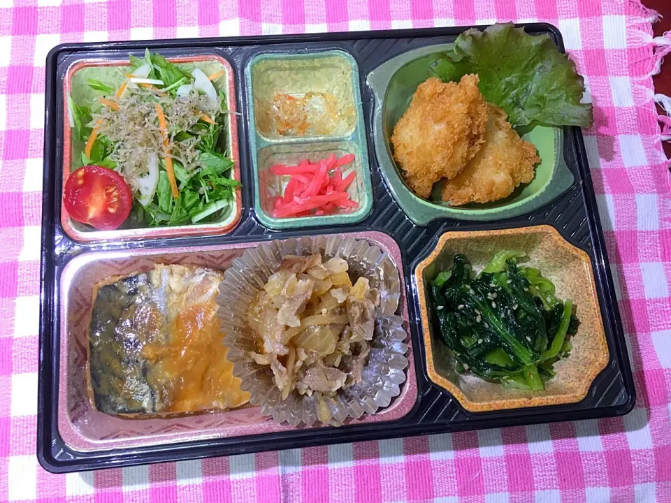 Snapdishの料理写真:鯖の味噌煮 日替わり弁当 豊川市豊橋市一部エリア宅配|Naokazu Kuritaさん