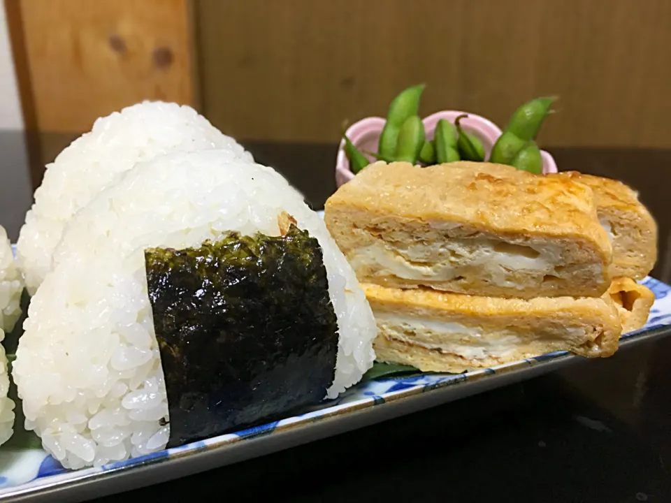 置き弁当


午前中には帰ってこれると
弁当いらんって事で置き弁

これって結局は弁当と一緒？🙄










めじろ台|にゃおさん