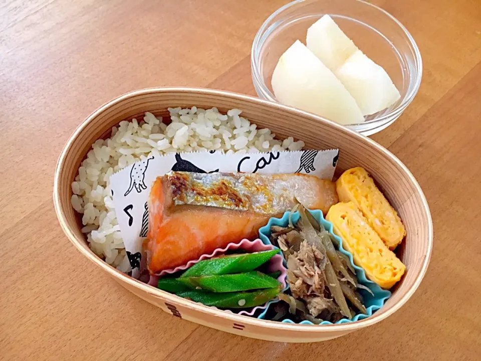 今日のお弁当#焼き鮭#ツナごぼう#タマゴ焼#オクラ#お弁当#obento#曲げわっぱ|ぴのさん