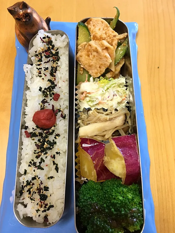 鶏胸肉ときゅうりの胡麻和え コールスロー きのこ炒め さつまいも煮 ブロッコリー弁当。|Kumiko Kimuraさん