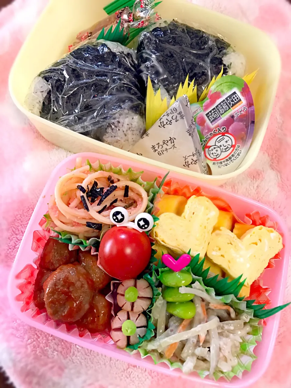 【青菜&しそゆかり🍙おにぎり🍙】学童弁当〜チーズ in 玉子焼き・ミートボール・ごぼうサラダ・たらこスパetc〜 #学童弁当 #夏休み弁当 #夏休み学童弁当 #夏休み #おにぎり弁当|華恋さん