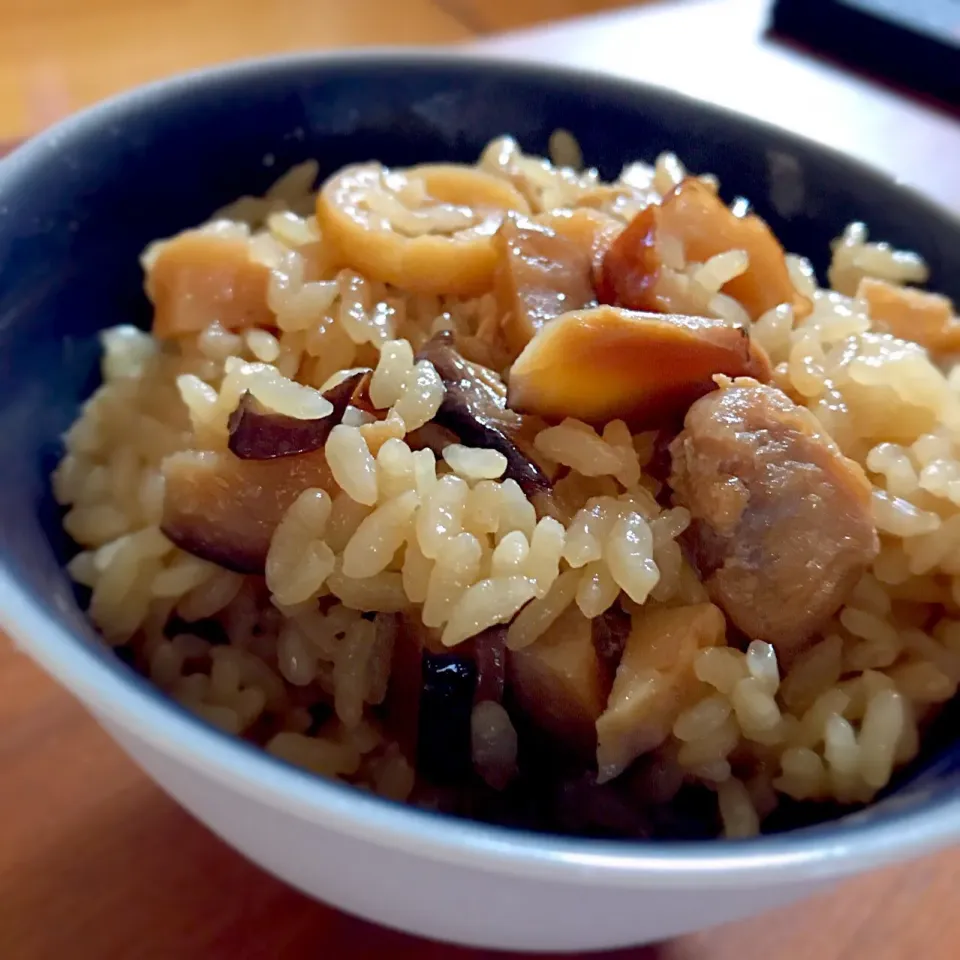 Snapdishの料理写真:五目炊き込みご飯🍚😊|ららさん