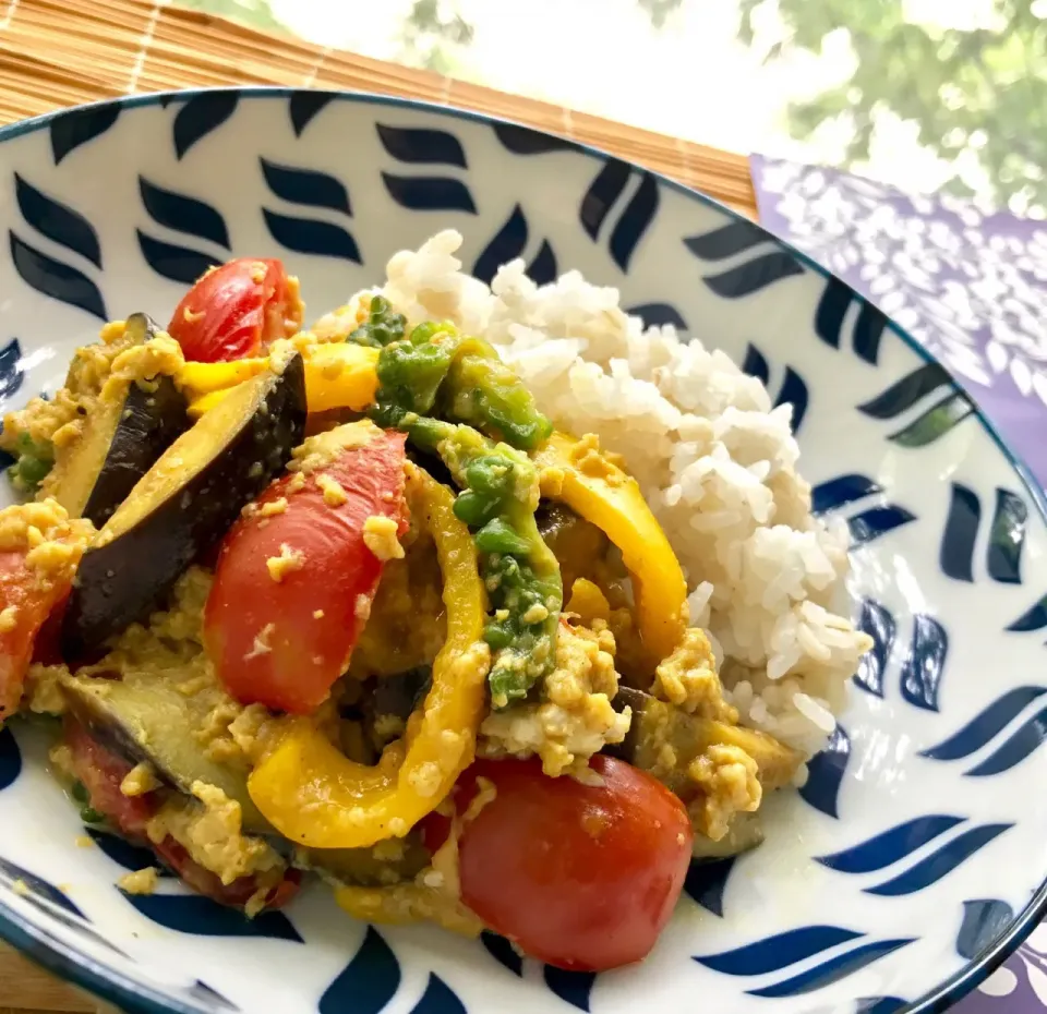 昼ごはん  夏野菜と卵のカレー炒め中華風味|砂雪さん