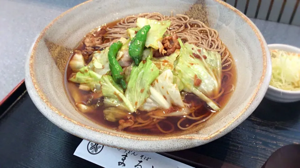 Snapdishの料理写真:今日はすっかり、秋めいてきたので、温かいお蕎麦「肉味噌野菜そば」😋|アライさんさん