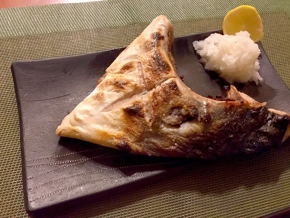 Yellowtail  broiled with salt🐟鰤かまの塩焼き|🌈Ami🍻さん