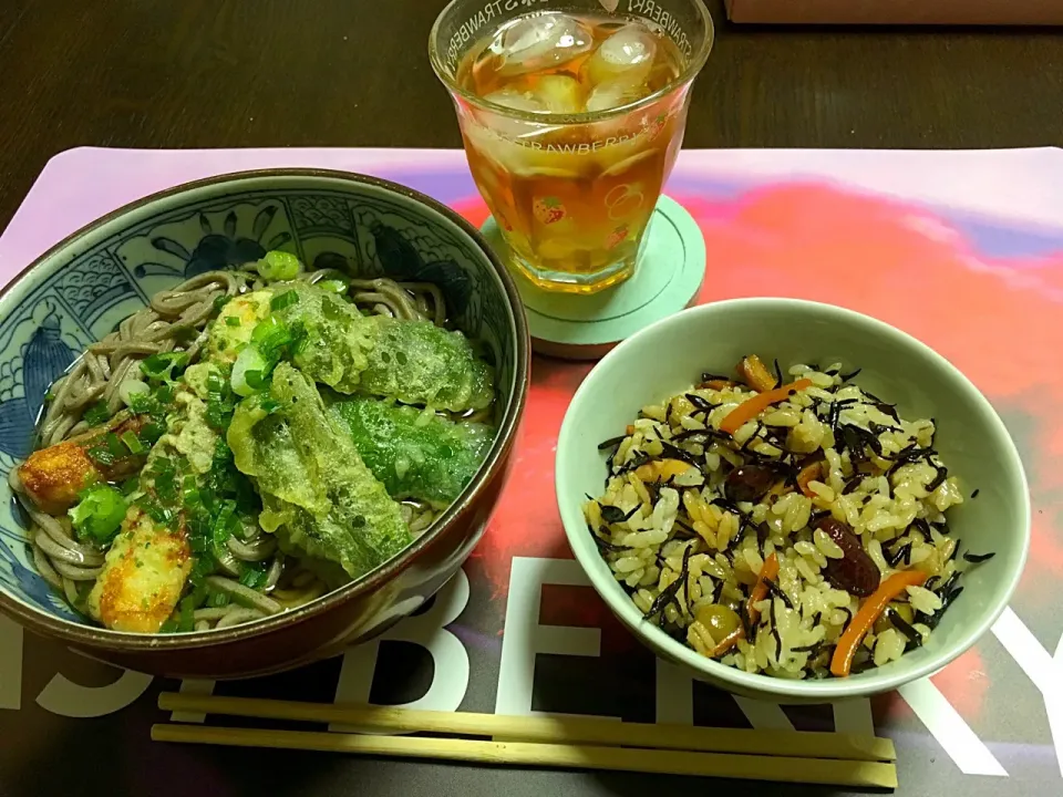 Snapdishの料理写真:天ぷら蕎麦(竹輪天、ピーマン天)ひじきご飯(*^｡^*)|ライムさん