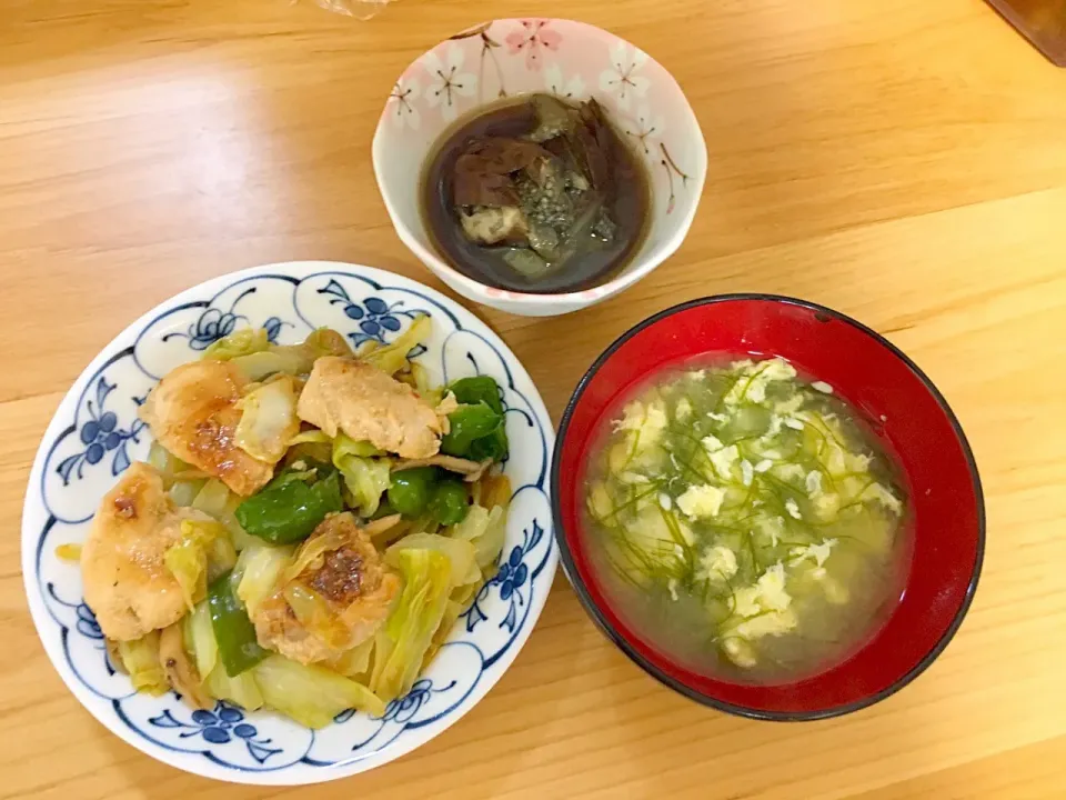 鶏胸肉と野菜の塩麹炒め、茄子の煮浸し、卵と昆布のお味噌汁|ほなさん