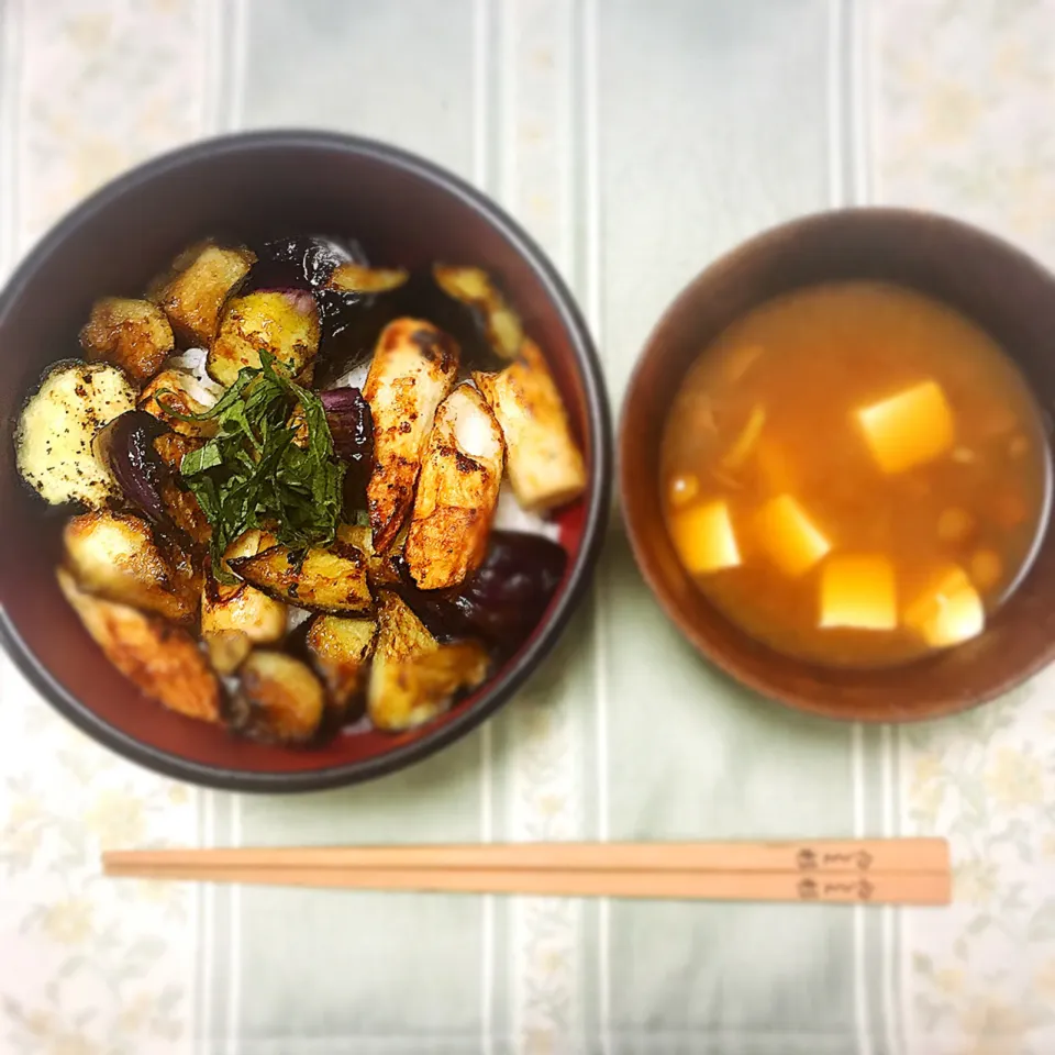 なすとちくわのあまから丼|るりかさん