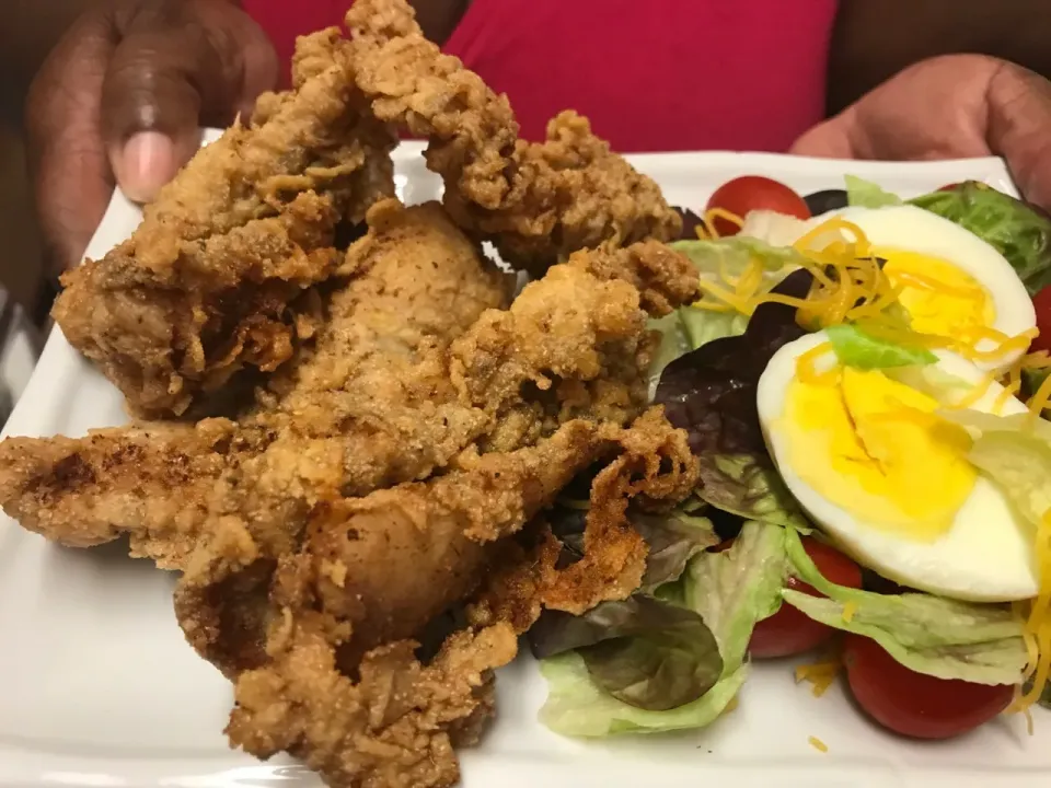 Catfish Nuggets and Salad.|Tanya Wallerさん