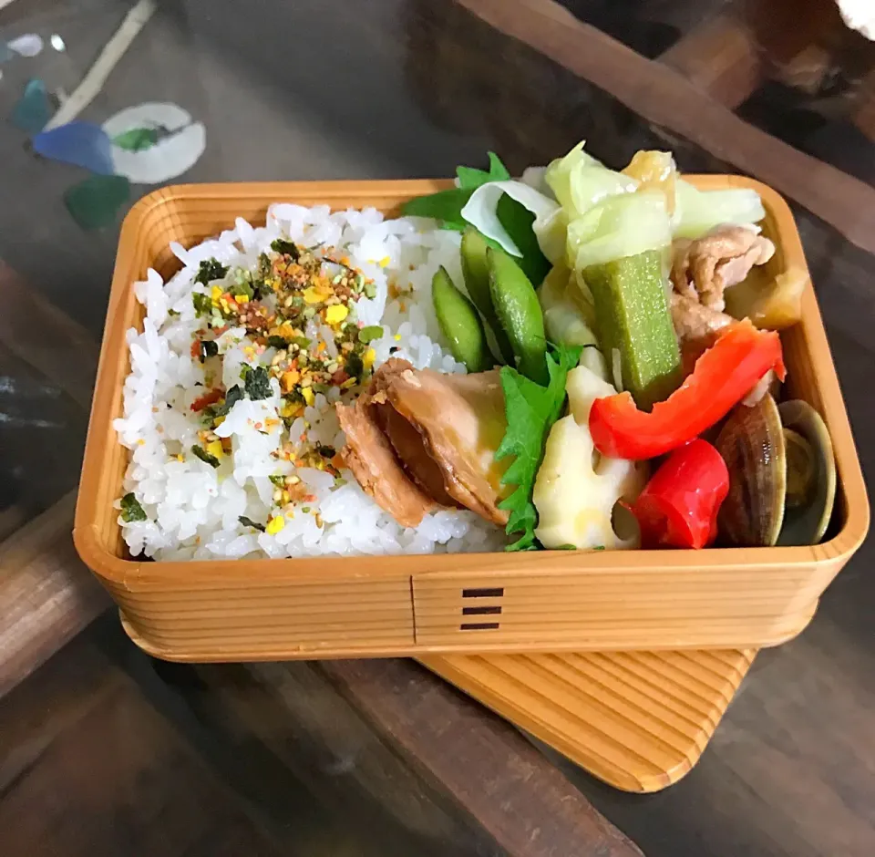 Snapdishの料理写真:茹でキャベツ、茹で豚肉のポン酢浸し
アサリ、パプリカ、舞茸、などの中華炒め|Kumi_loveさん