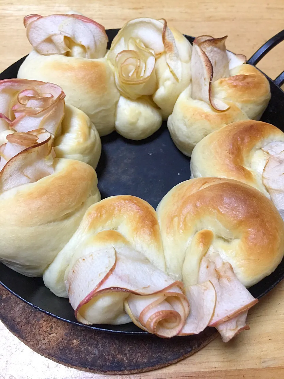 スキレットで薔薇のちぎりパン|ミカさん