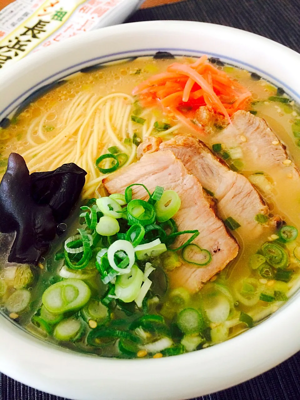 ゆみちゃんからの🎁長浜ラーメン🍜
ボンバーさんの焼きブヒィブヒィトッピング🐷|Norikoさん