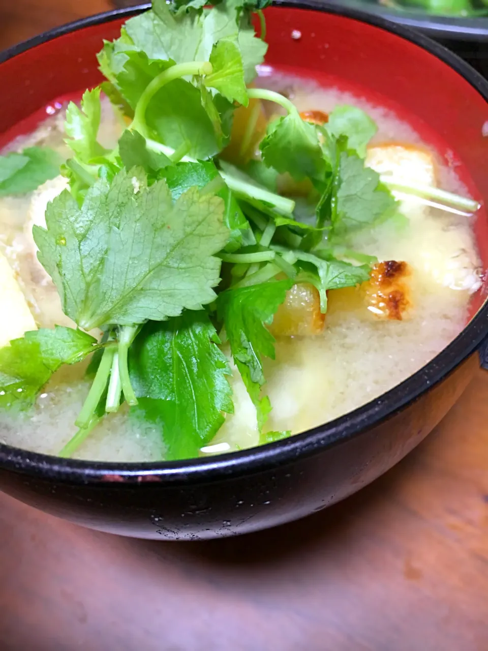 一手間かけた”焼きなすと油揚げの味噌汁”|マム🌹Japanese momさん