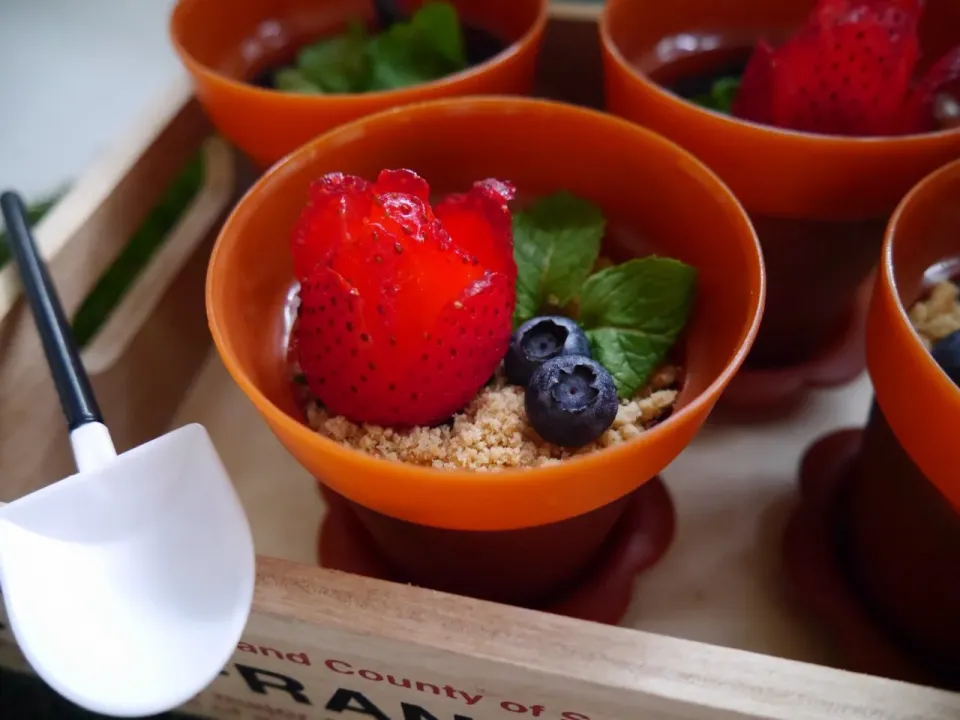 Yummy Berry Cheesecake Pots|trishbebeさん