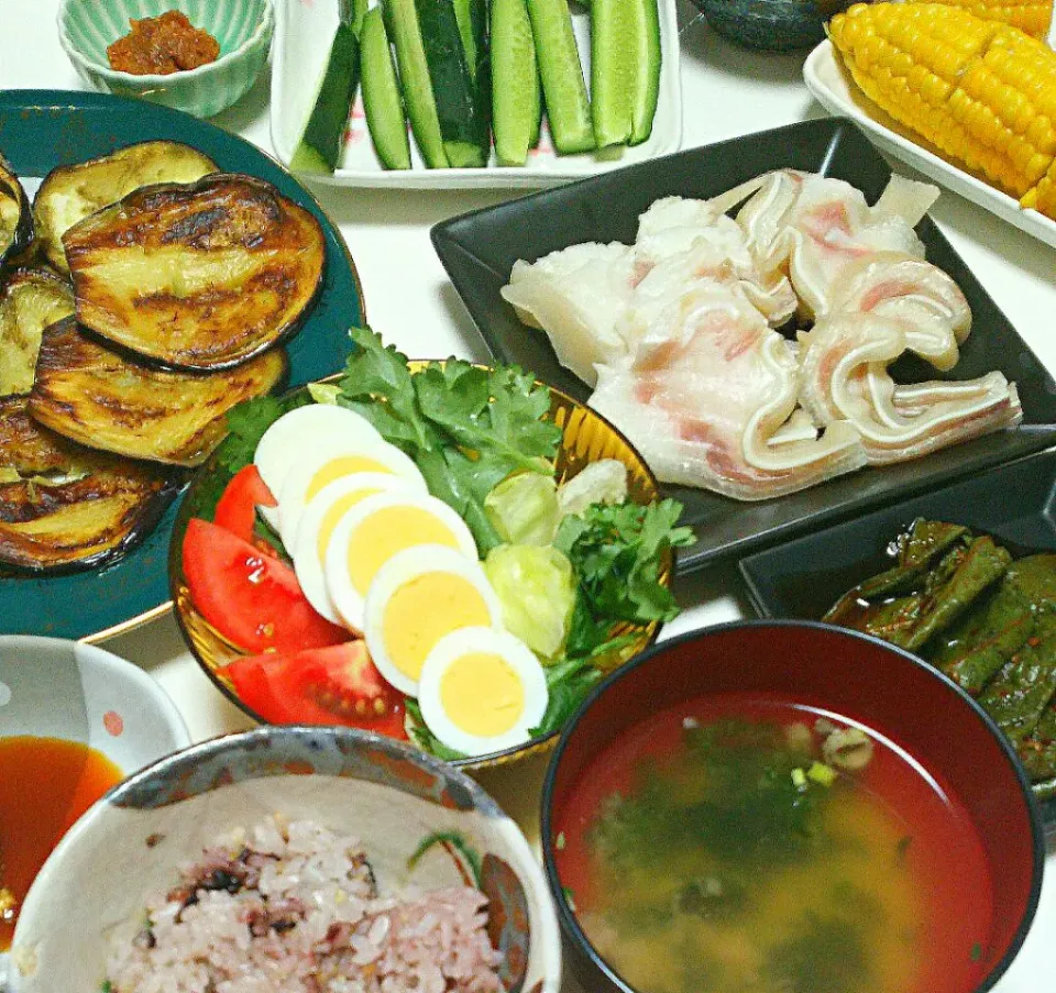 Snapdishの料理写真:My daily Dinner 🍴いつもの食卓 ミミガー えごま サラダ 蒸しとうもろこし 茄子 サラダ#うちごはん #おうちごはん|まめさん