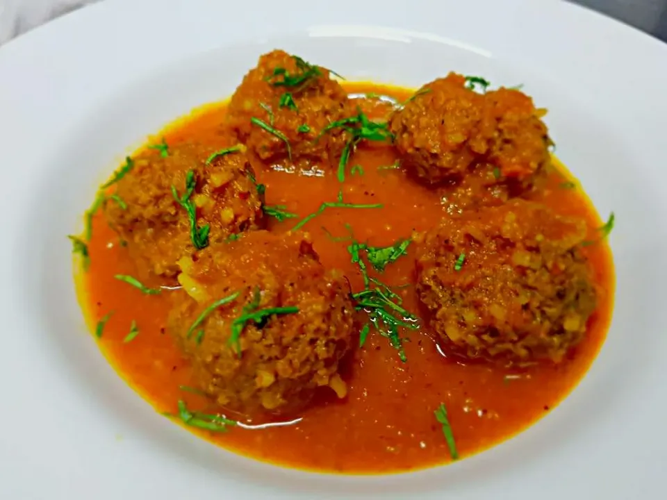 Snapdishの料理写真:Albóndigas - meatballs in tomato sauce.
 #albondigas #meatballs #Spanish cuisine #Mexican cuisine|Jorge Bernal Márquezさん