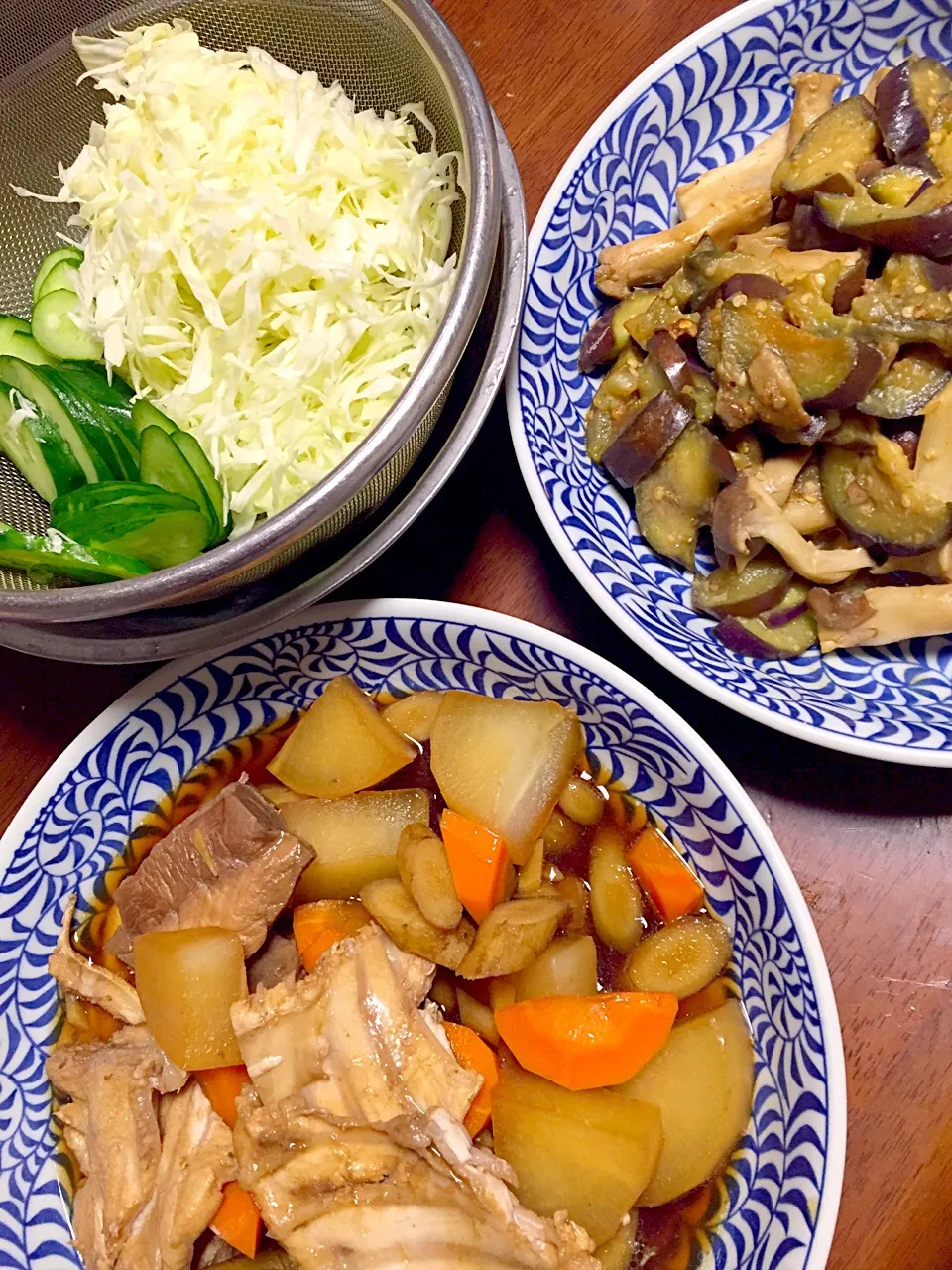 鰤のアラと根菜の煮物    茄子とエリンギのグリーンカレー炒め   サラダ|掛谷節子さん