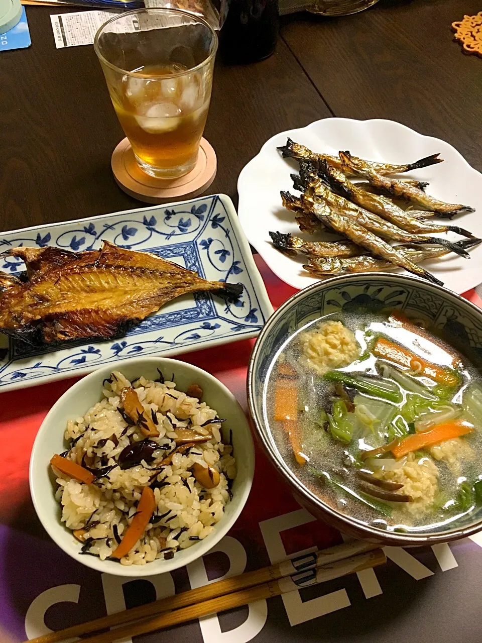 ひじきご飯、鶏ミンチの肉団子入り野菜スープ、アジの開き、焼きししゃも(*^｡^*)|ライムさん