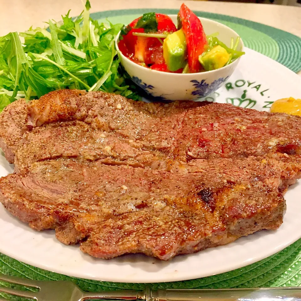 息子っちの米抜き肉オンリーディナー🍽🍖|Mayumiさん