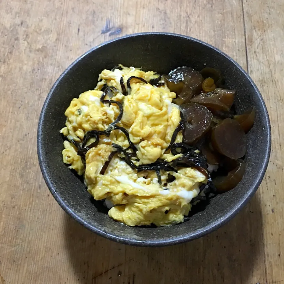 忙しい日の朝ごはん‼︎
#朝ごはん #丼 #玉子丼 #スクランブルエッグ #キューちゃん漬け|Yoshinobu Nakagawaさん