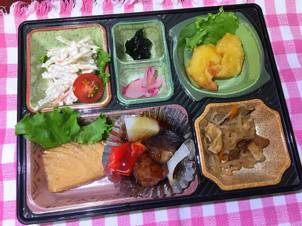 Snapdishの料理写真:お任せメニュー 日替わり弁当 豊川市豊橋市一部エリア宅配|Naokazu Kuritaさん