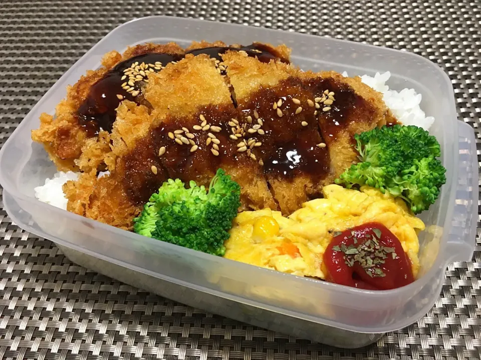 Snapdishの料理写真:息子弁当
〜チキンカツ丼〜|みっきーさん