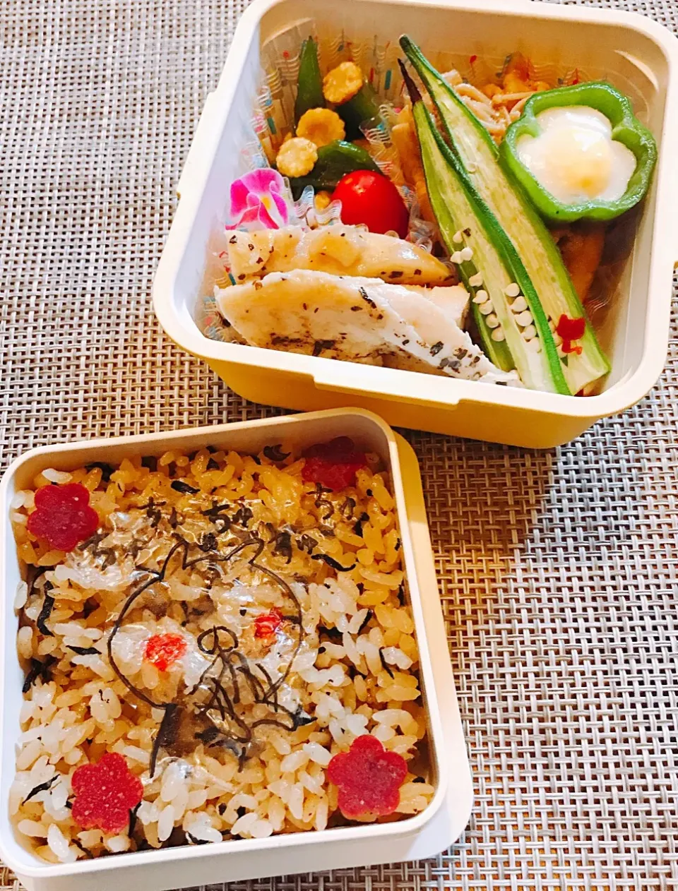 Snapdishの料理写真:投げキッスうさまる ひじきご飯弁当🍱|Ayako Sakakibaraさん